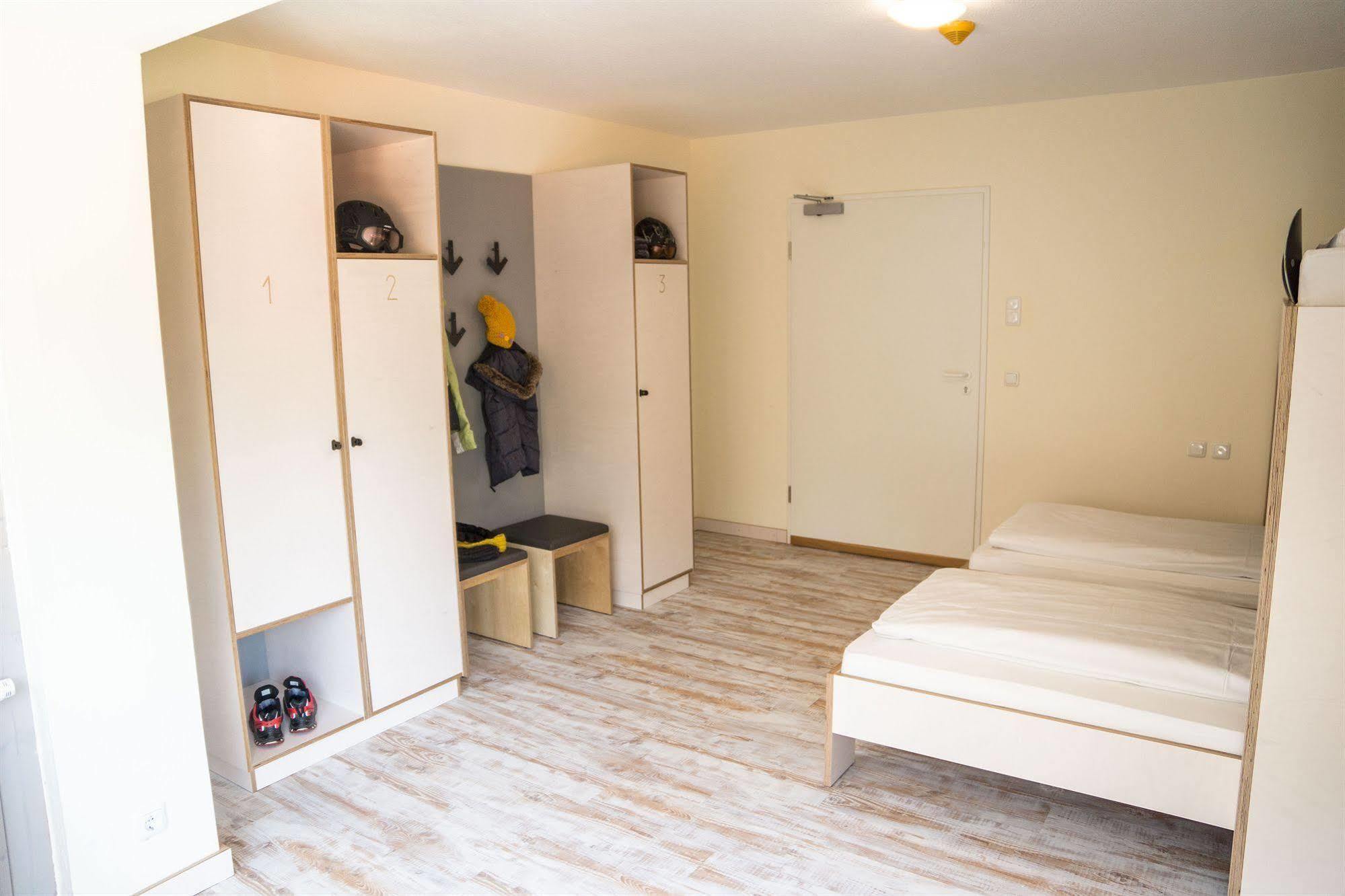 Oberstdorf Hostel Bagian luar foto