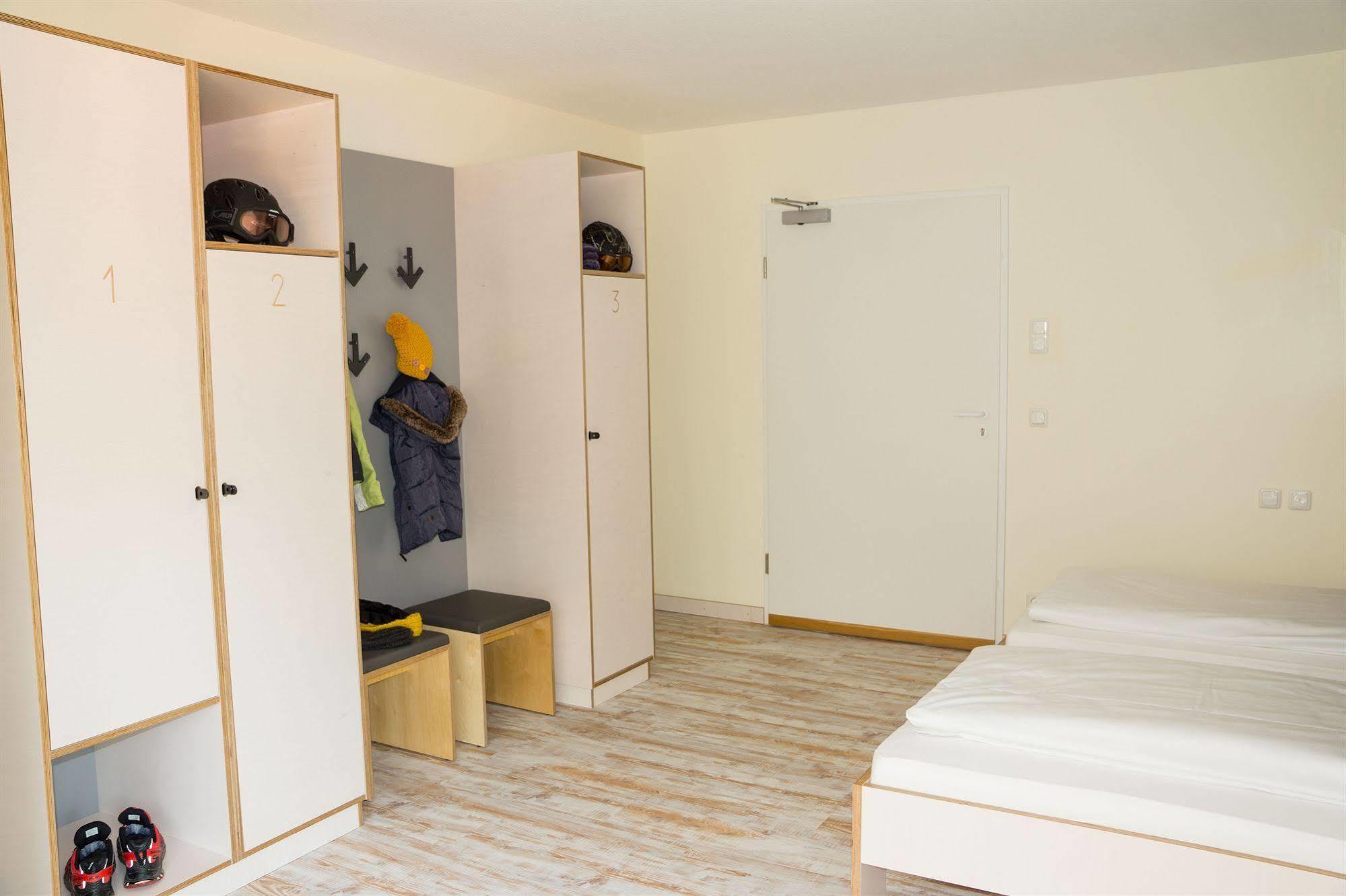 Oberstdorf Hostel Bagian luar foto